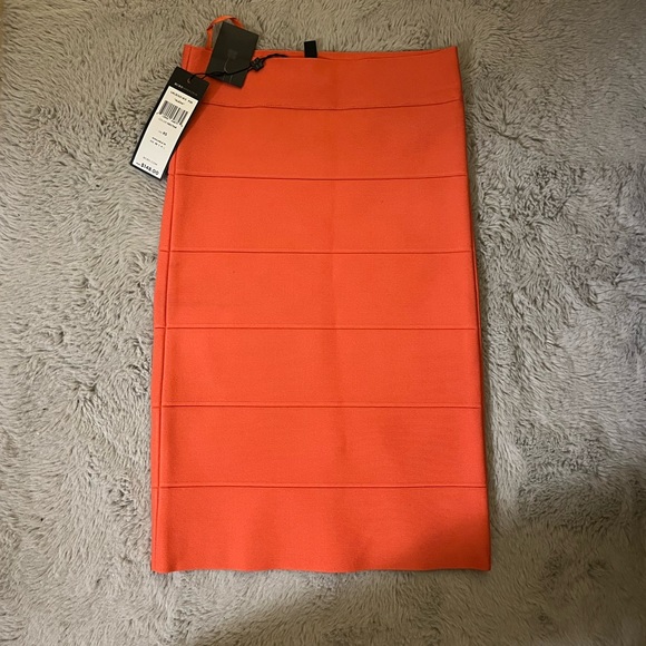 BCBG MAXAZRIA “Alexa” Pencil skirt extra small color nectar - Picture 2 of 4